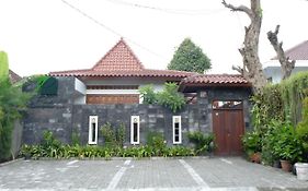 Puri Langenarjan Guest House